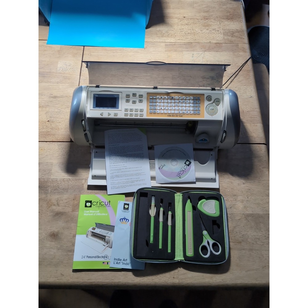 Cricut CREX001‎ Expression Machine. Cricut Essential Tool Set. 7-piece kit Also